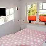Ferienbungalow Mit Terrasse Und Seeblick In By Interhome Appartamento